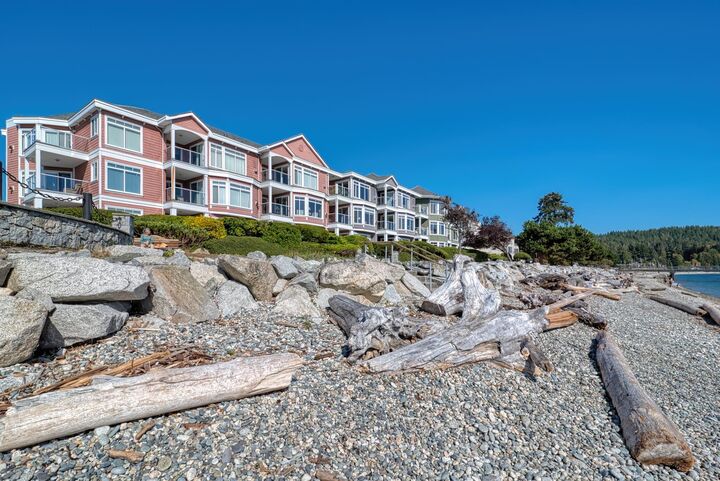 Property Photo:  5470 Inlet Avenue 202  BC V7Z 0H4 