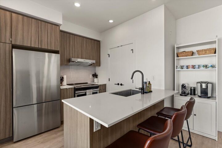 Property Photo: 32838 Landeau Place 414 BC V2S 0M6