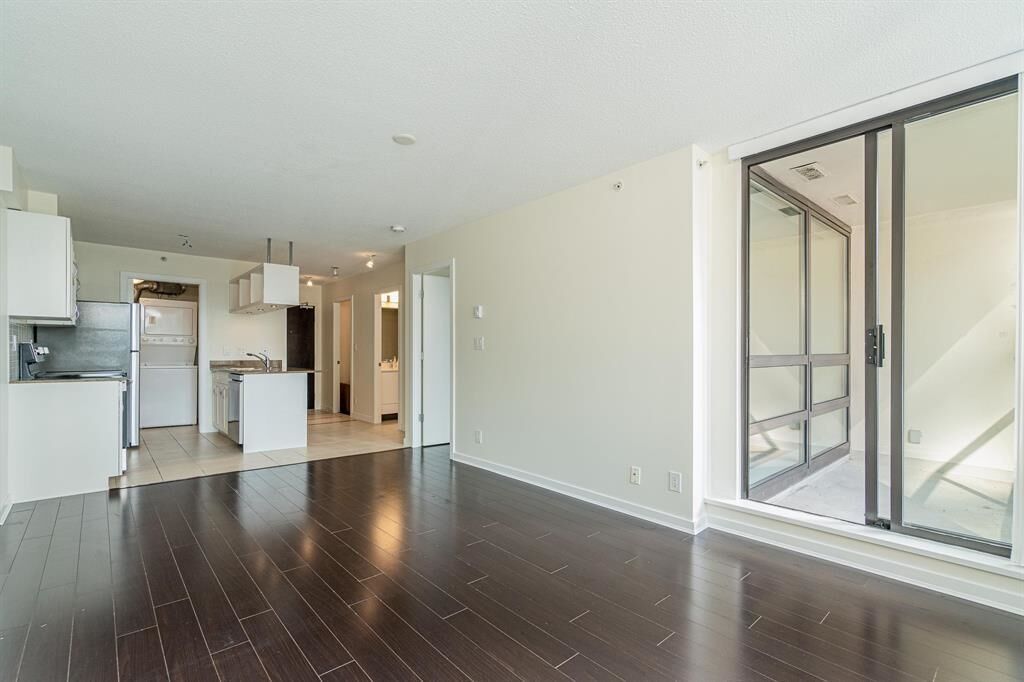 Property Photo:  933 Hornby Street 809  BC V6Z 3G4 