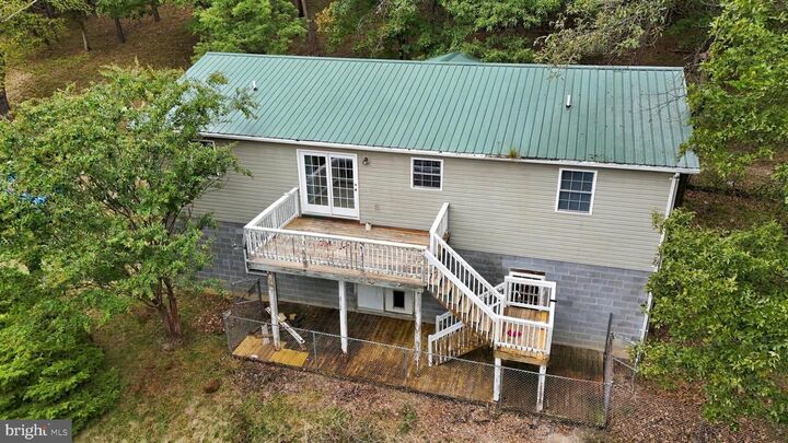 Property Photo:  523 Pinepointe Drive  WV 26726 