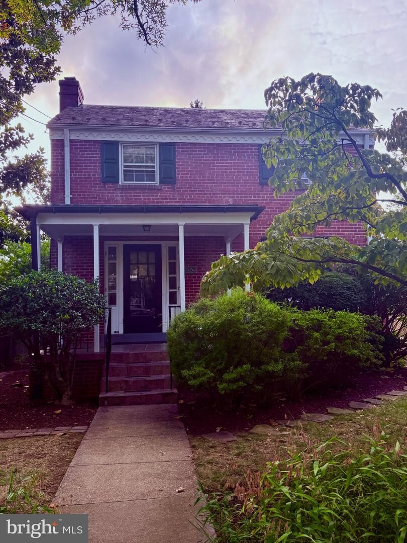 Property Photo:  4526 NW 44th Street NW  DC 20016 