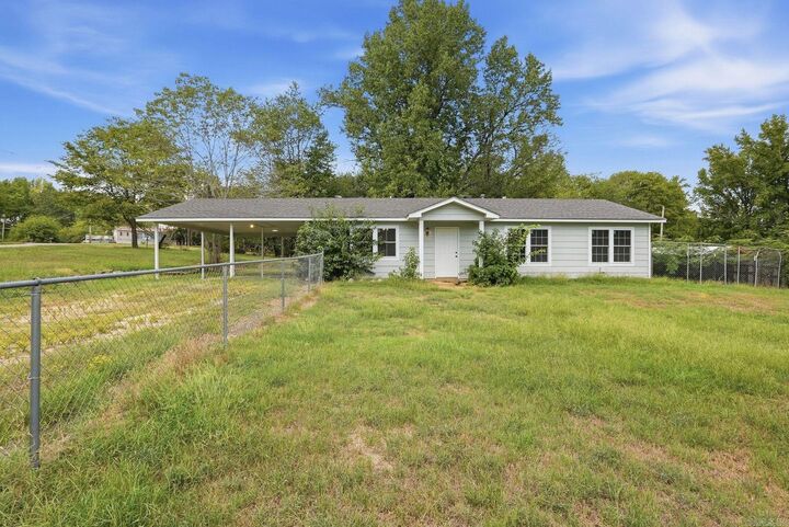 Property Photo:  1424 Lockhart Street  AR 72015 