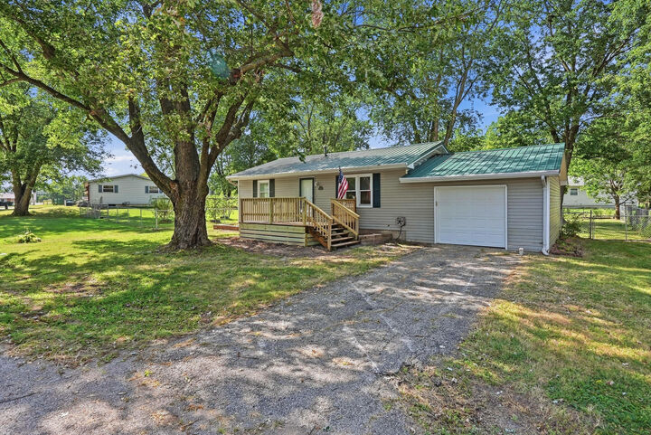 Property Photo:  607 Jean Cir  MO 65231 