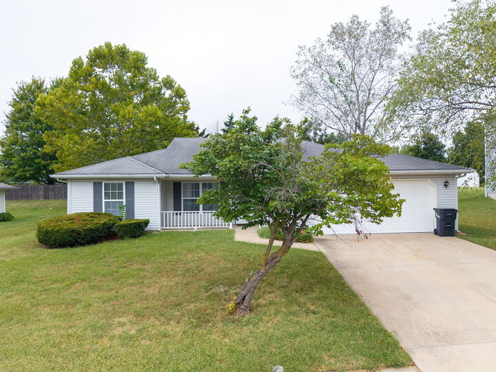 Property Photo: 2109 Osage Dr MO 65202