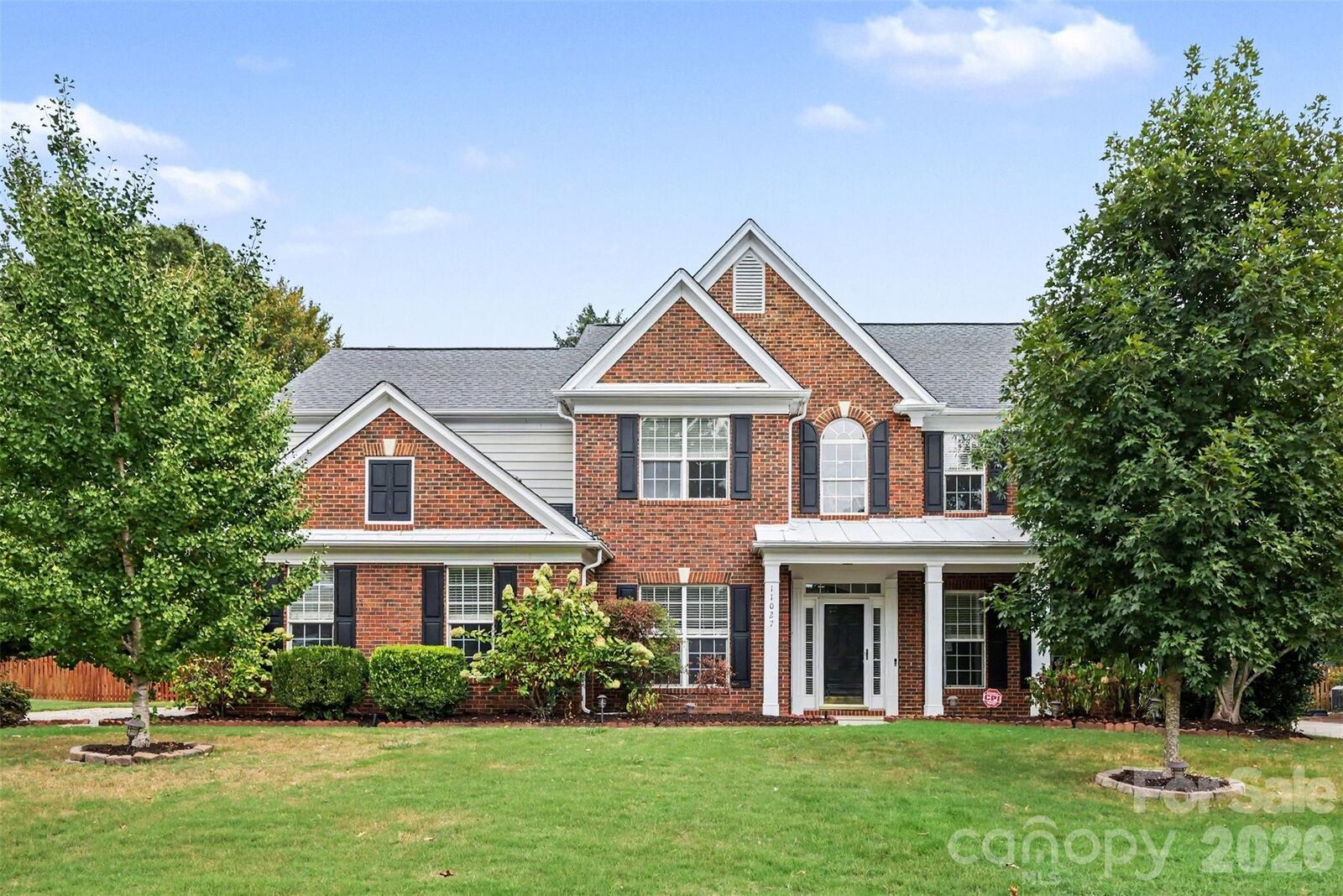 Property Photo:  11027 Knight Castle Drive  NC 28277 