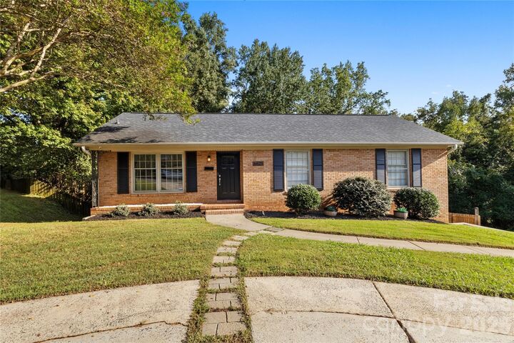 Property Photo:  6623 Brookcrest Drive  NC 28210 