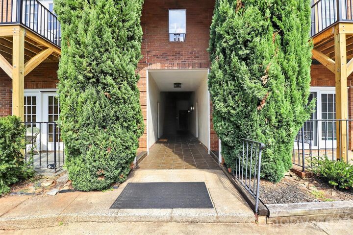 Property Photo:  1012 Queens Road C  NC 28207 