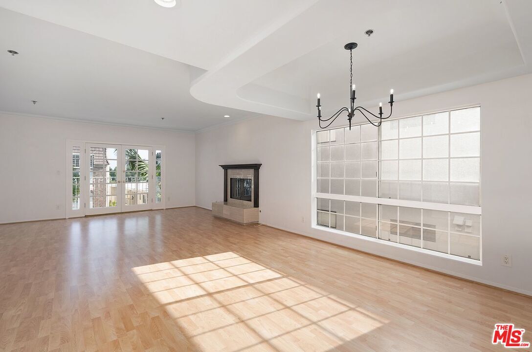Property Photo:  2205 S Bentley Ave, Unit 301  CA 90064 