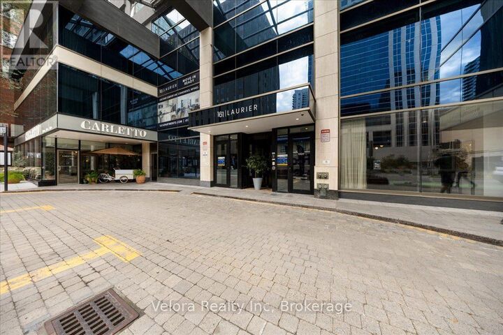Property Photo:  161 Laurier Avenue West 1304  ON K1P 5J2 