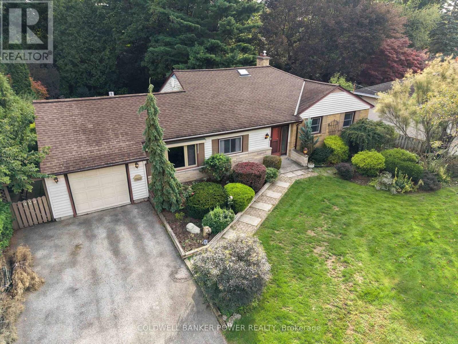 Property Photo: 423 Pinetree Drive ON N6H 3M9
