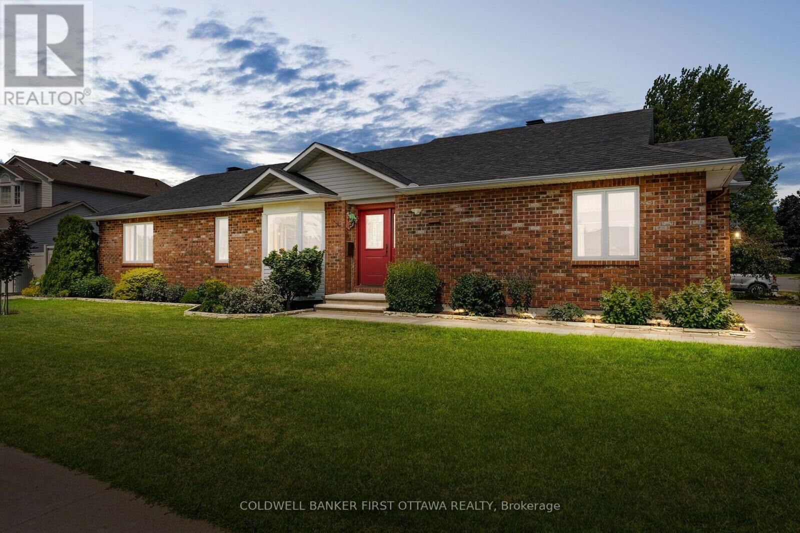 Photo de la propriété:  1170 Ambercrest Street  ON K1J 1B2 