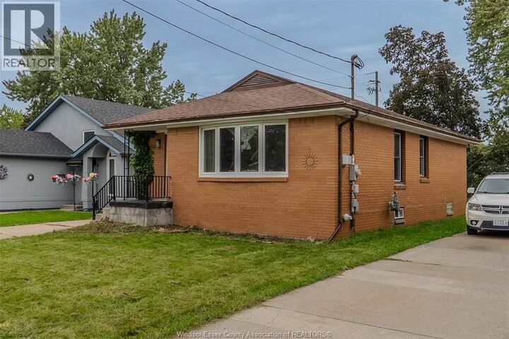 Property Photo:  257 Dieppe Street  ON N8S 3V1 