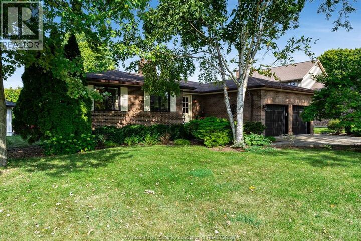 Property Photo:  105 Pointe West Drive  ON N9V 3P1 