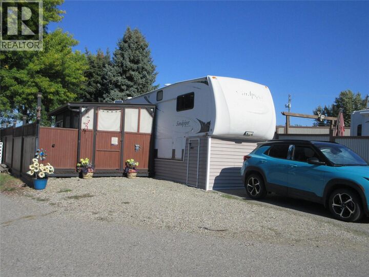 Property Photo: 415 Commonwealth Road 18 BC V4V 1P4