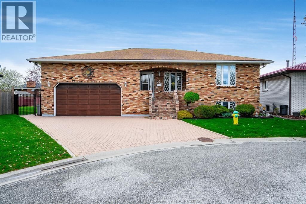 Property Photo: 5 Lucy Crescent ON N8H 4S4