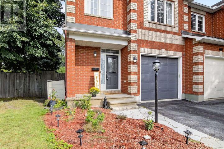 Property Photo:  1 Chantilly Gate  ON K2S 2B2 