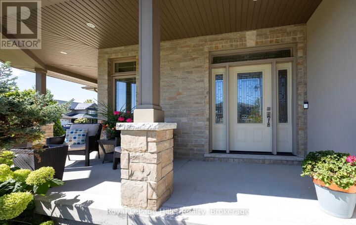 Property Photo:  2 Findlay Place  ON N5A 0A7 