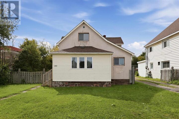 Property Photo: 209 Wellington St W ON P6A 1H5