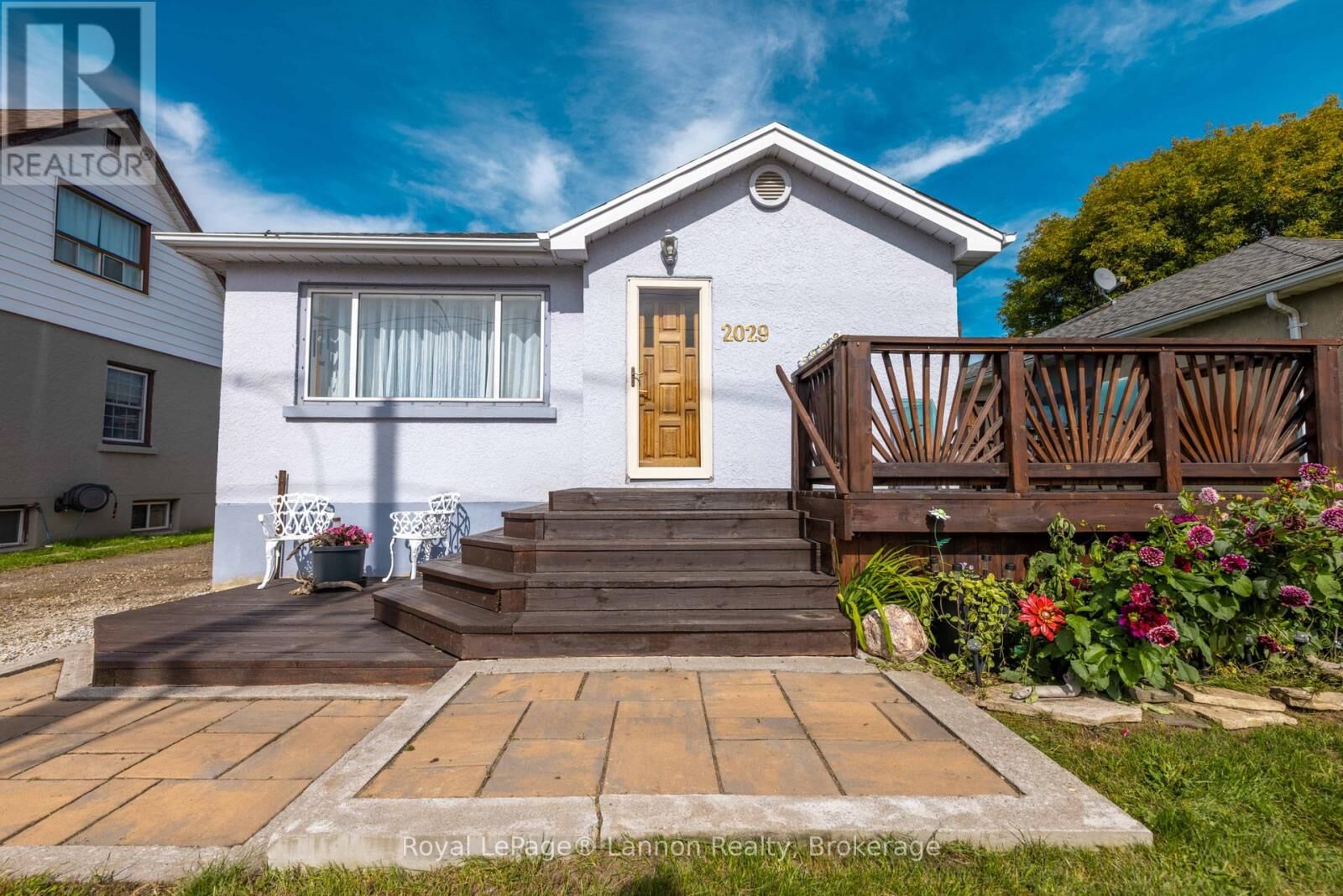 Property Photo:  2029 East Walsh Street North  ON P7E 4W1 