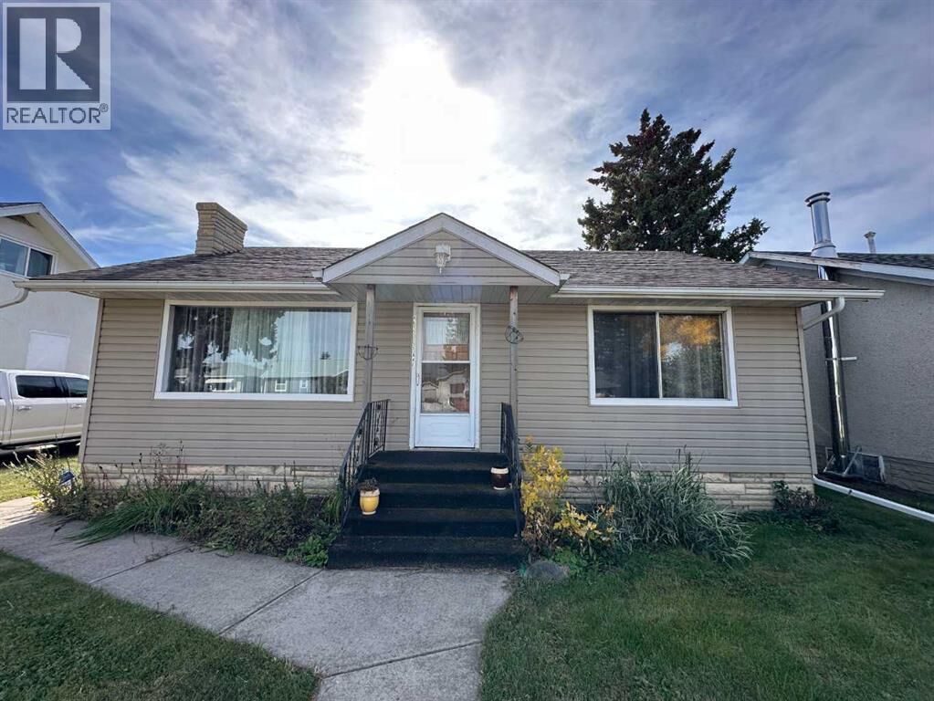 Property Photo:  4615 51 Avenue  AB T9X 1R9 