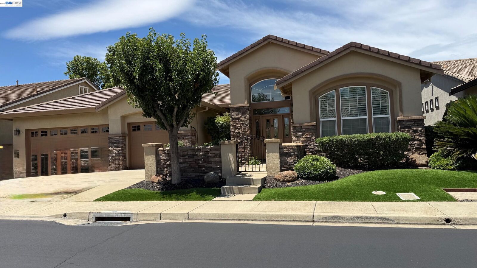 Property Photo: 1117 Burghley Ln CA 94513