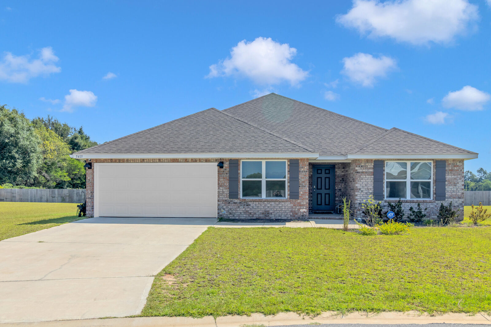 Property Photo: 5415 Torchwood Drive FL 32531