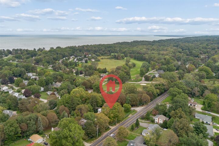 Property Photo: 1002 Pasadena Drive PA 16505