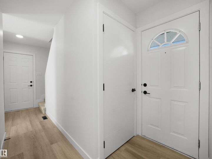 Property Photo:  12C Twin Terrace NW  AB T6K 1V4 