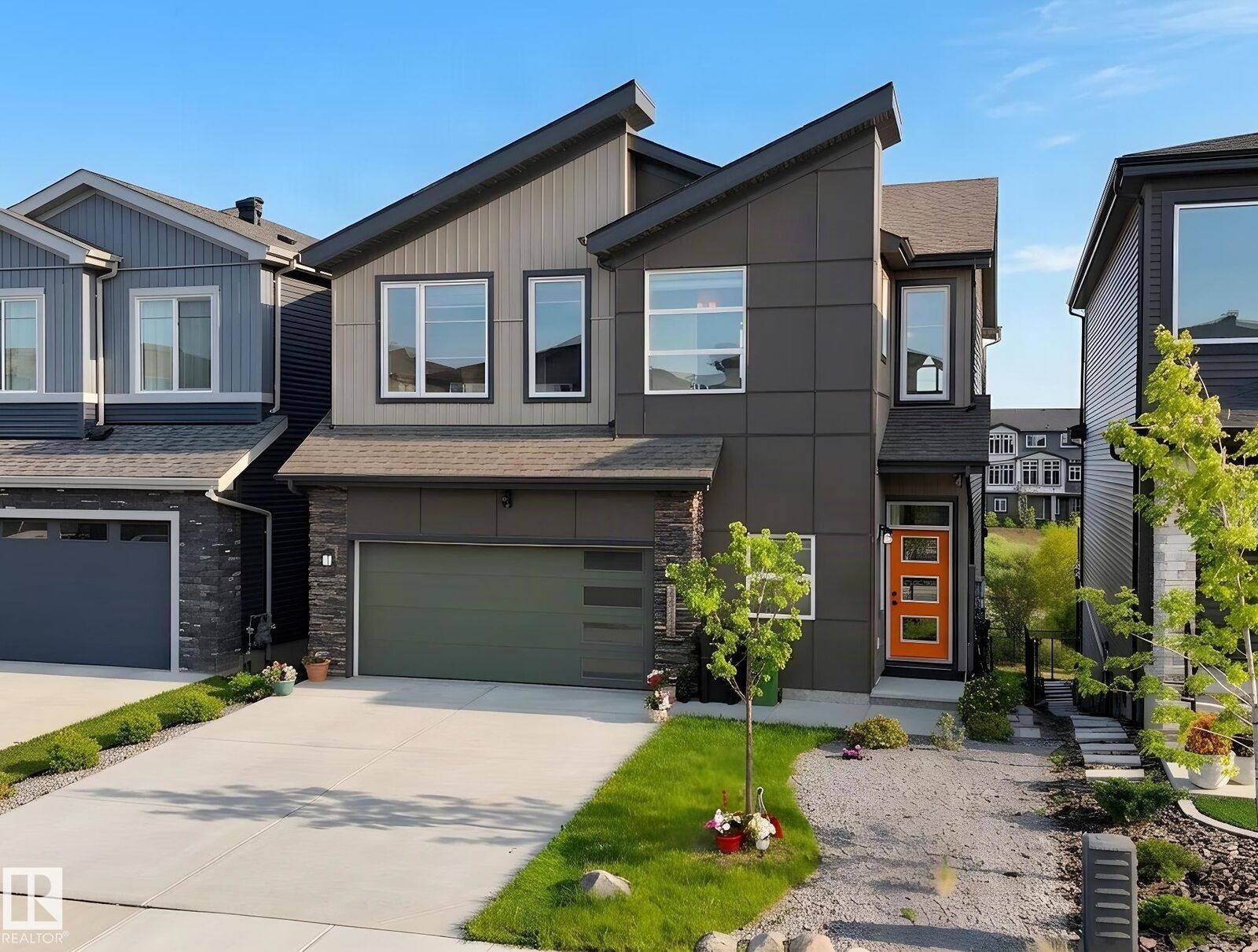 Property Photo:  6045 King Landing Landing SW  AB T6W 4Z7 