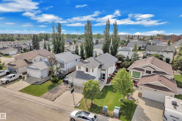 Property Photo: 4006 53 AB T4X 1N4