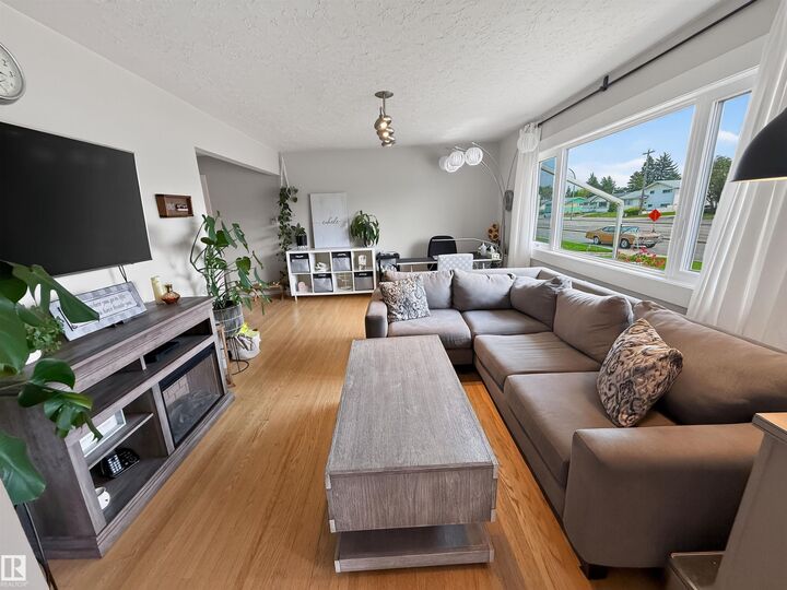 Property Photo:  16046 95 Avenue NW  AB T5P 0A7 