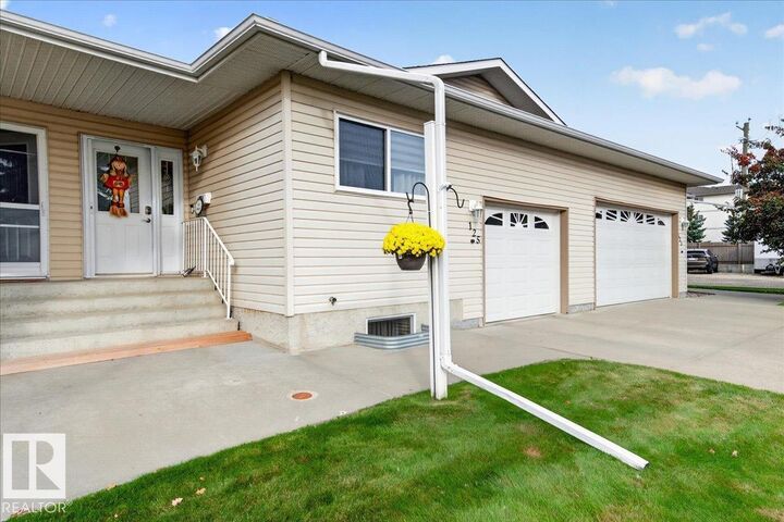 Property Photo: 4610 50 Ave 125 AB T7Z 1P4