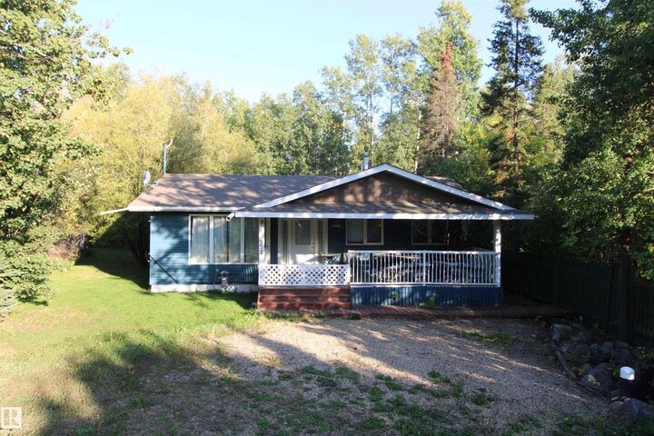 Property Photo:  952 9 Street  AB T0E 1A0 