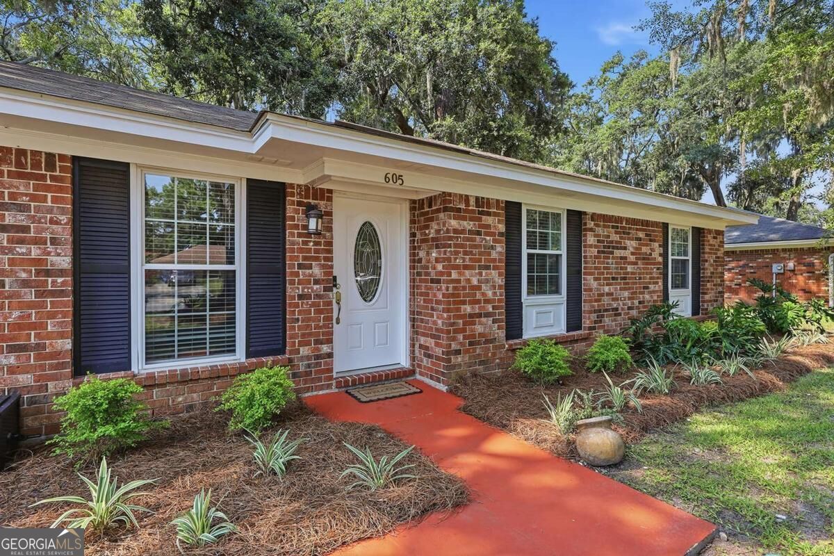 Property Photo:  605 Leaning Oaks Drive  GA 31410 