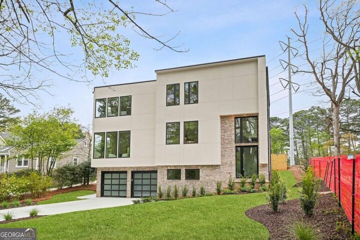 Property Photo: 1260 Kingsley Circle NE GA 30324