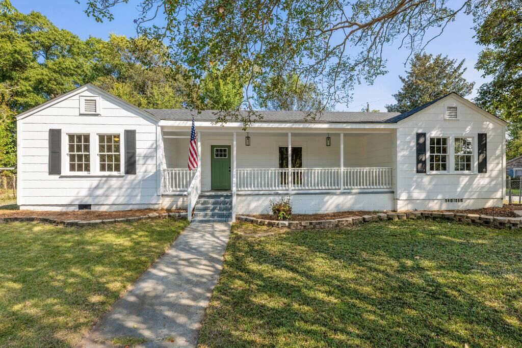 Property Photo: 1800 16th Place AL 36867
