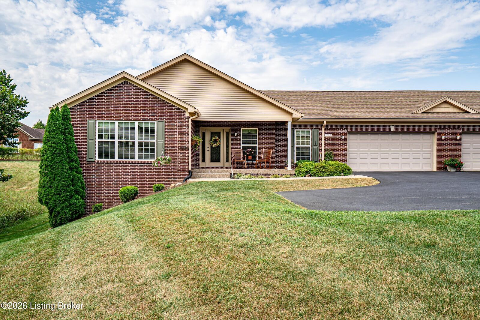 Property Photo:  1022 Classic Way  KY 40245 