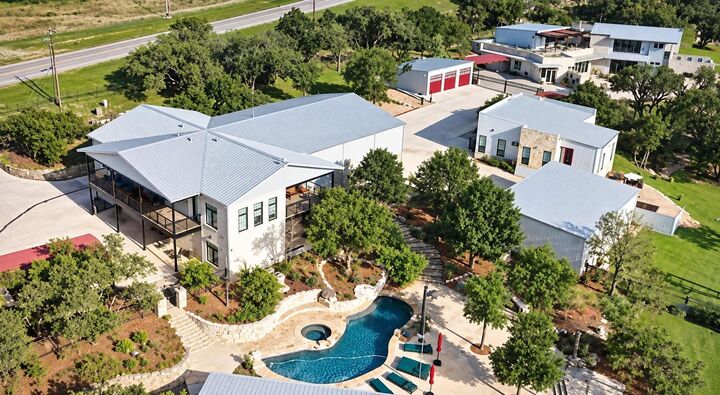 Property Photo: 3711 Fm 484 TX 78133