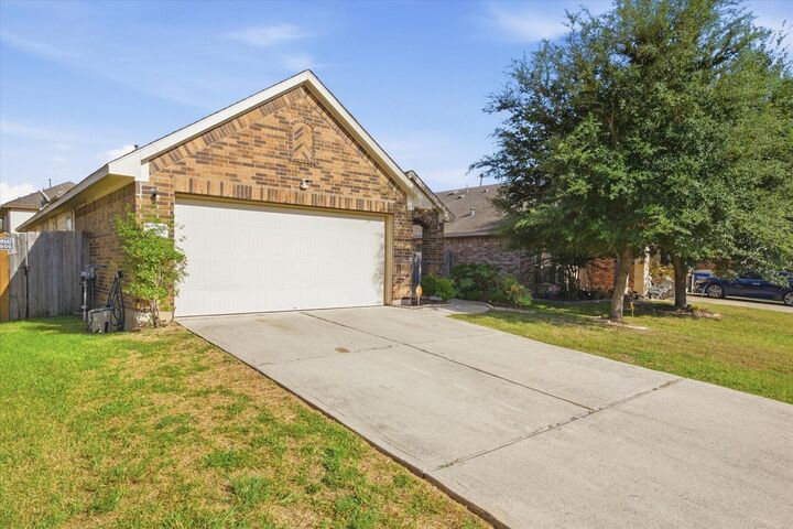 Property Photo:  8338 Broadleaf Avenue  TX 77521 