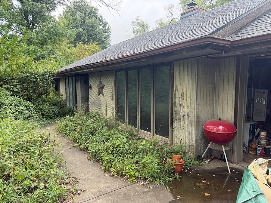 Property Photo:  1405 Lynwood Court  MO 64068 