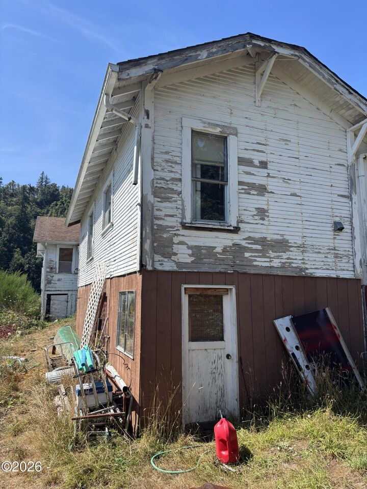 Property Photo: 847 NW 5th Street OR 97391