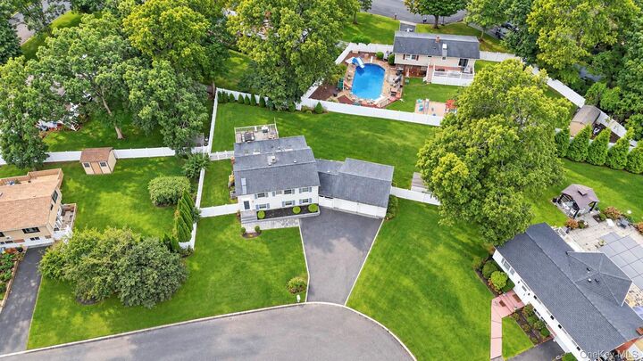 Property Photo:  4 Bud Court  NY 11733 