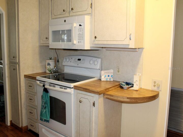 Property Photo:  52 Royal Palm Circle  FL 33778 