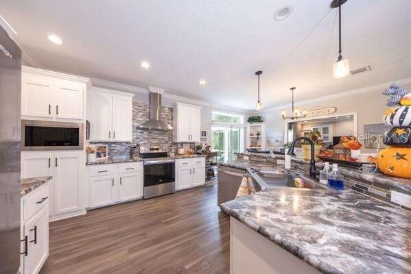 Property Photo: 1225 Hazelnut Street FL 32110