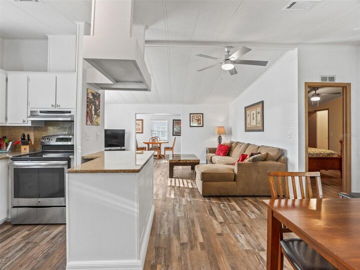 Property Photo: 1619 W Schwartz Boulevard FL 32159