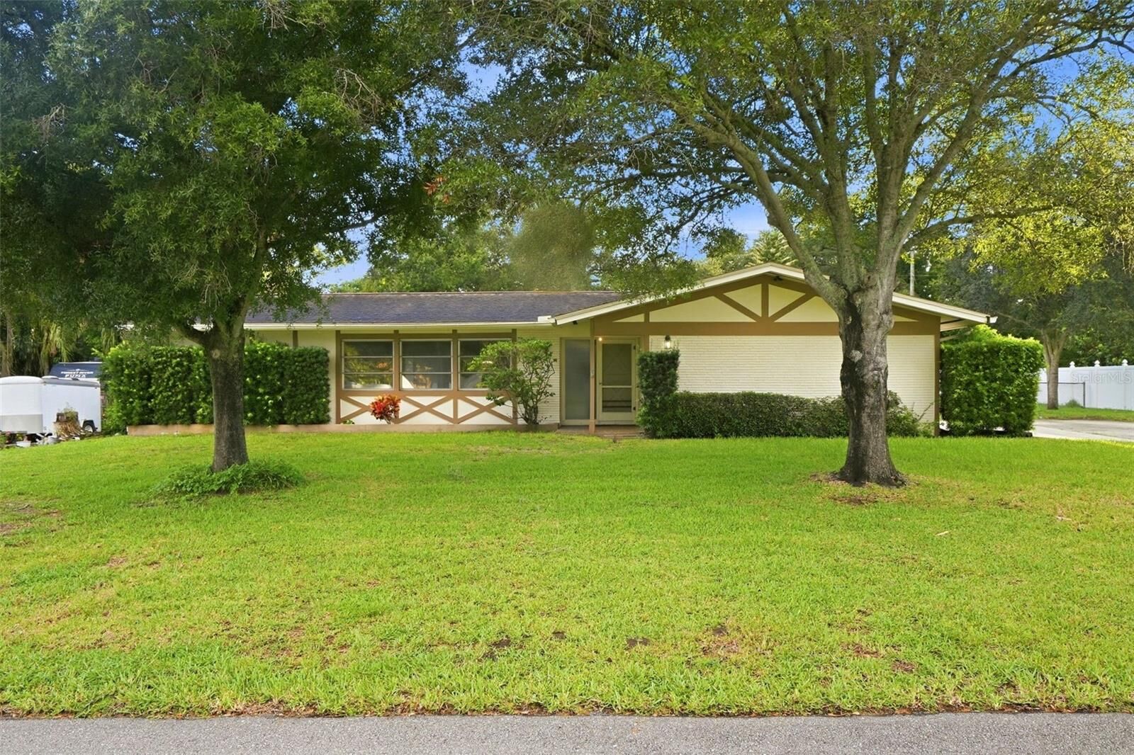 Property Photo:  1514 Oakadia Drive W  FL 33764 