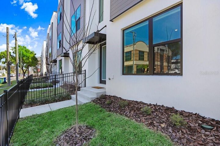 Property Photo:  2506 W Cleveland Street 20  FL 33609 
