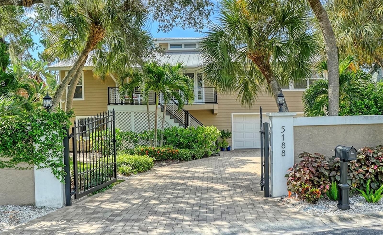 Property Photo: 5188 Siesta Woods Drive FL 34242