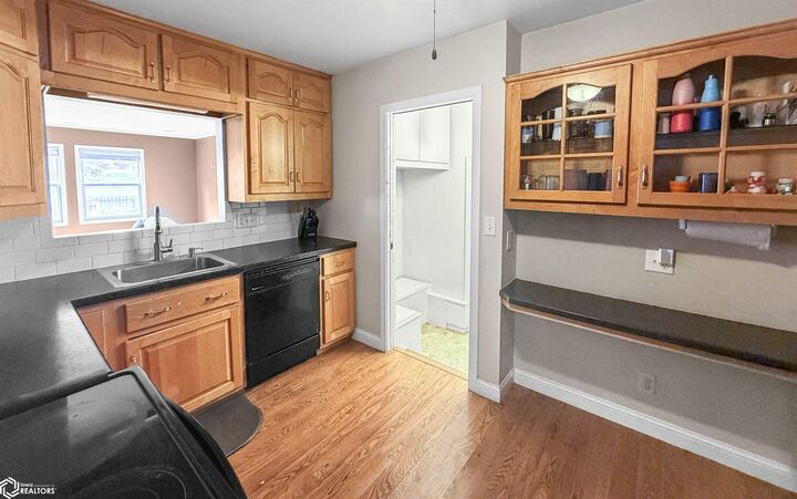 Property Photo: 909 3rd Avenue SE IA 50441