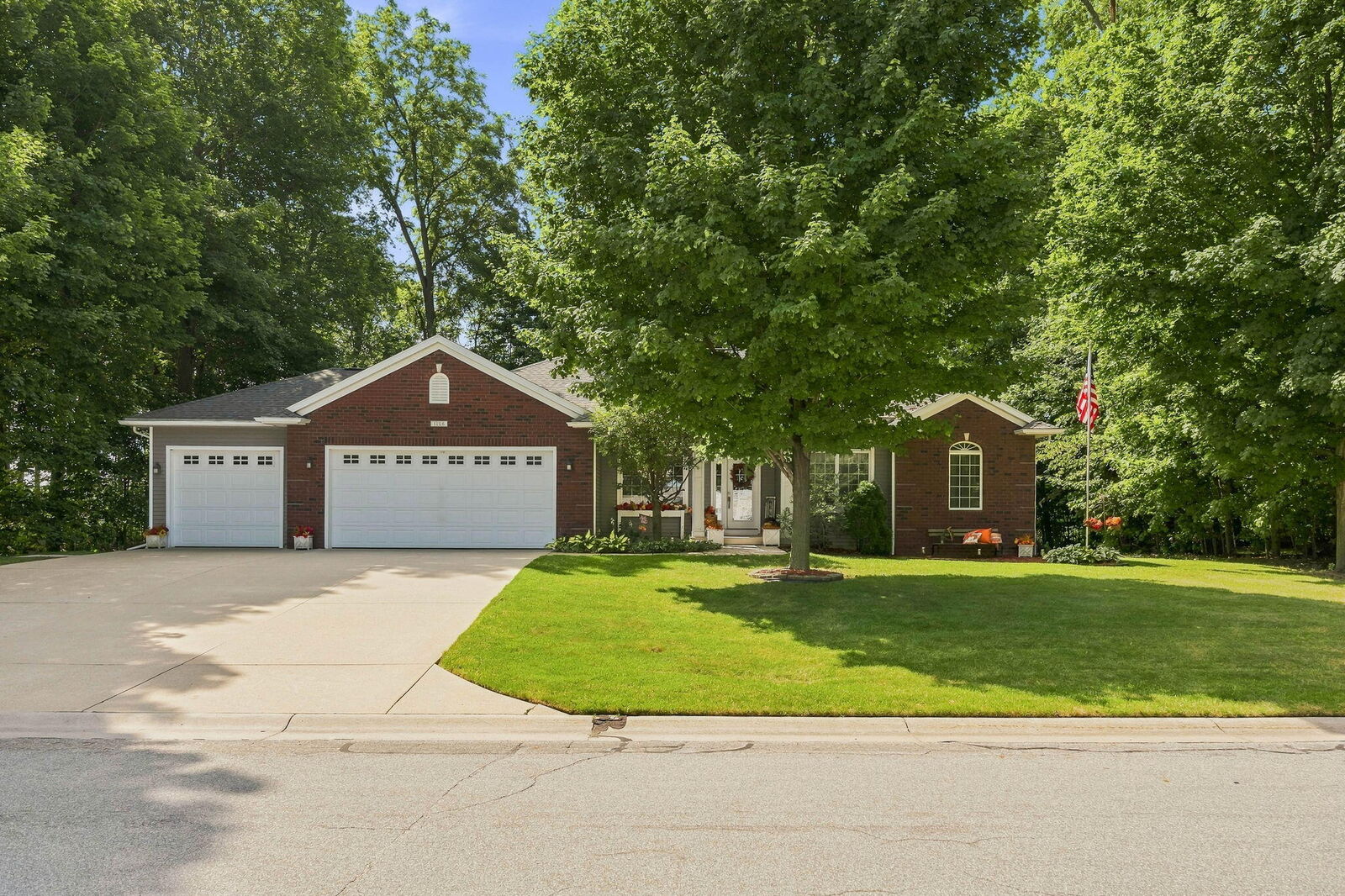 Property Photo: 1106 Barton Street MI 49078